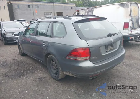 2014 Volkswagen Jetta Sportwagen 2.5L S z USA, uszkodzony, nr VIN 3VWPP7AJ6EM624719